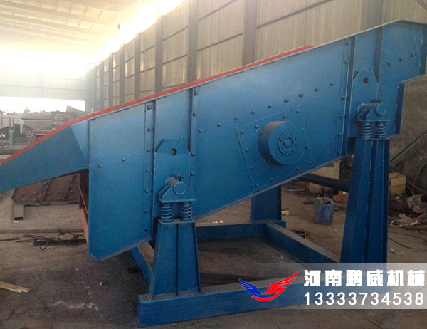 混凝土筛分机使用圆振动筛，经济实惠，结实耐用